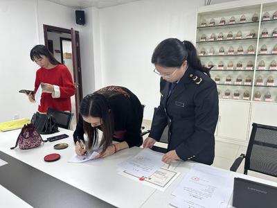 廣西南寧市發揮窗口服務職能推進商標品牌建設